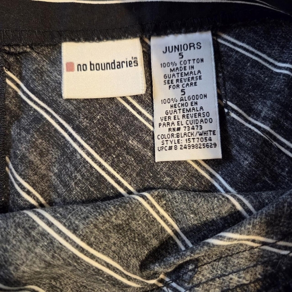 Vintage y2k No Boundaries black and white striped skirt size small - Picture 5 of 5